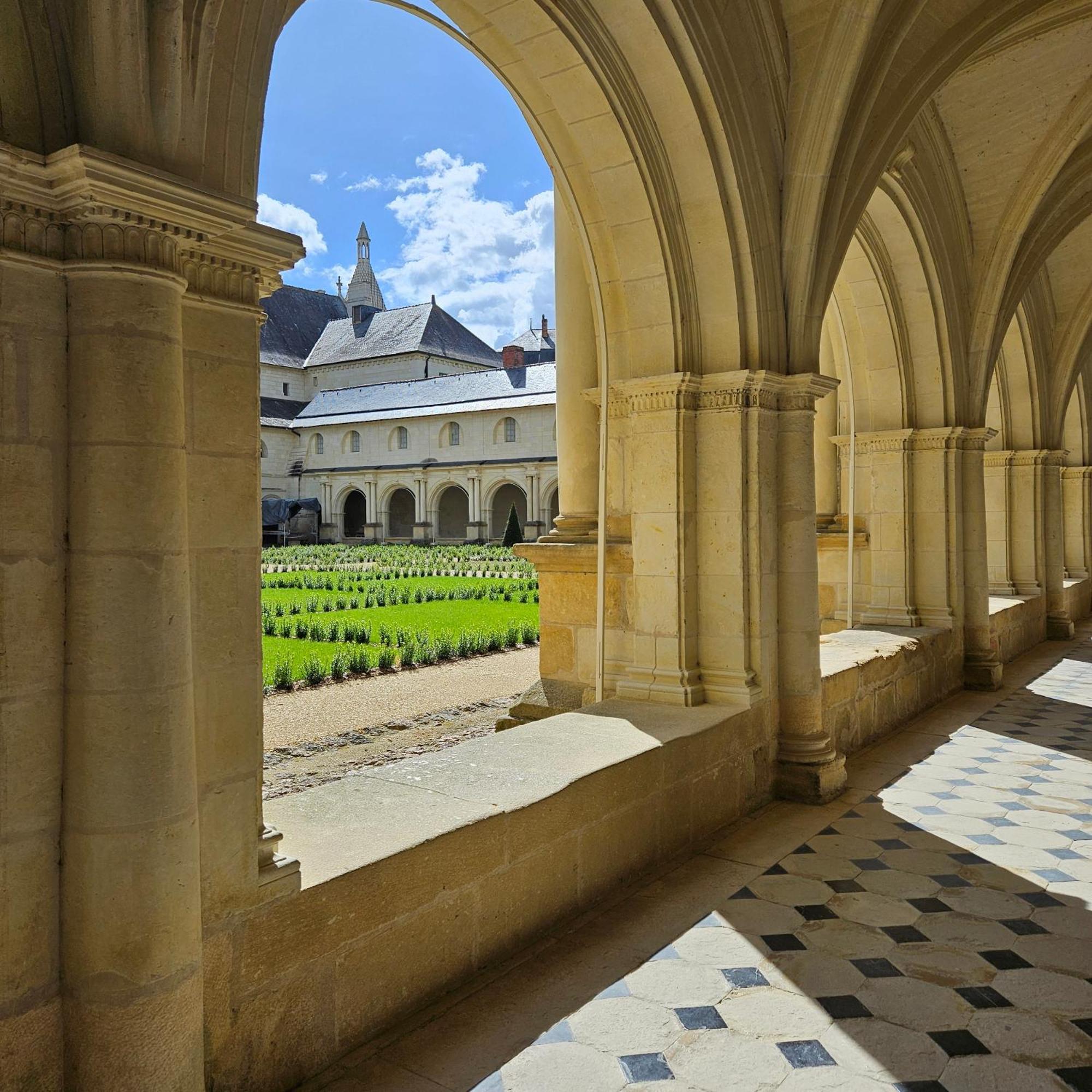 Gite Le Montinho Fontevraud-l'Abbaye Esterno foto
