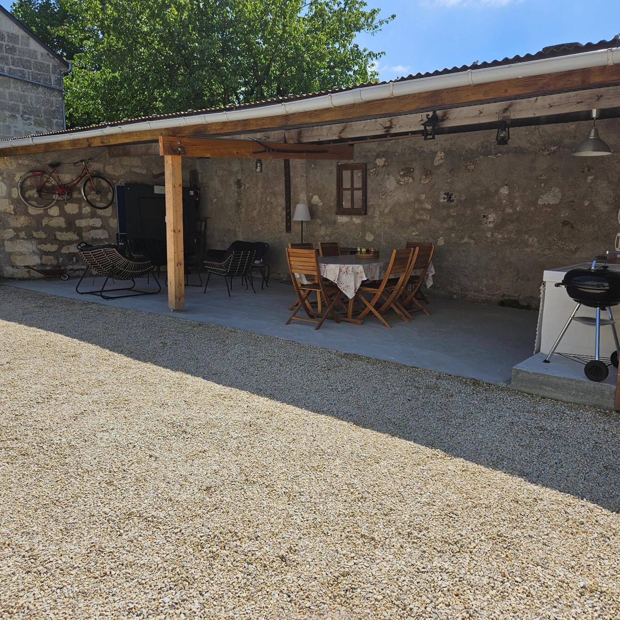 Gite Le Montinho Fontevraud-l'Abbaye Esterno foto